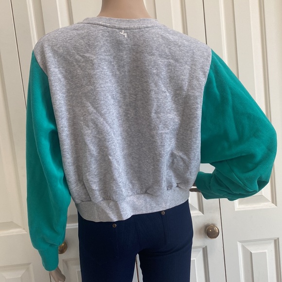 Joy Lab Womens L Crop Top Sweatshirt. Grey and Green sleeves. Soft and cozy. - Picture 6 of 12